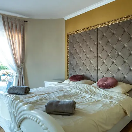 Awesome In Valtursko Polje With Kitchen