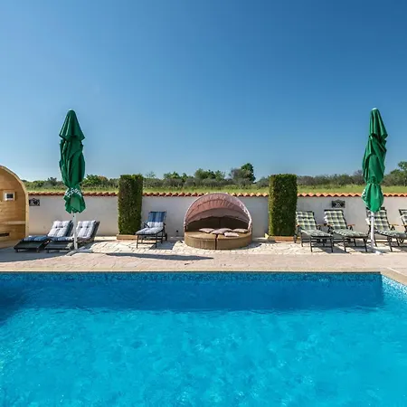 Casa vacanze Awesome In Valtursko Polje With Kitchen *