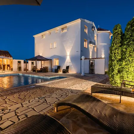 Belle Maison à Valtursko Polje Avec Sauna Hébergement de vacances *