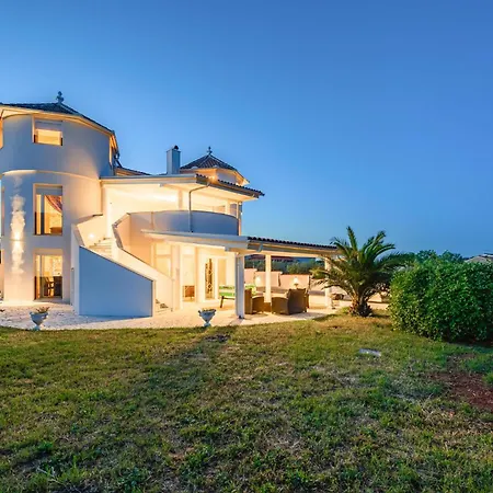 Belle Maison à Valtursko Polje Avec Sauna Hébergement de vacances