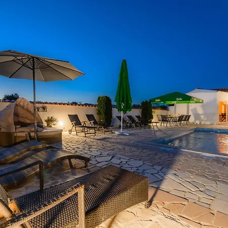 Hébergement de vacances Belle Maison à Valtursko Polje Avec Sauna *
