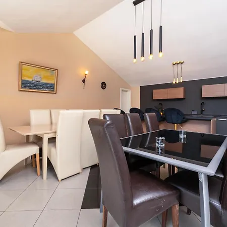 Belle Maison à Valtursko Polje Avec Sauna Hébergement de vacances Valtura