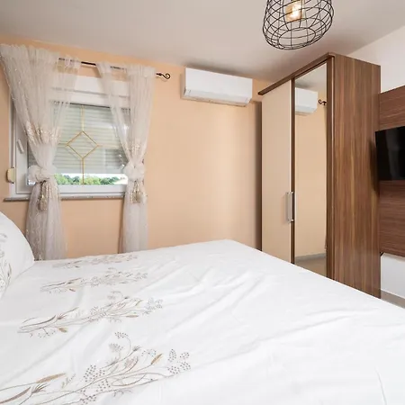 Ferienhaus In Valtursko Polje With Sauna Valtura