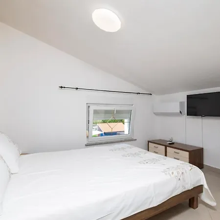 Hébergement de vacances Belle Maison à Valtursko Polje Avec Sauna *